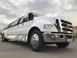 Продаётся лимузин Ford F650