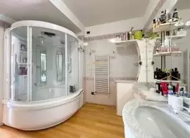 House / Cottage for sale