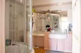 House / Cottage for sale