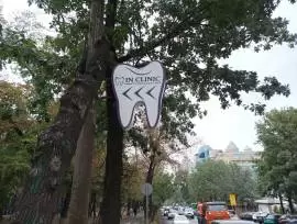 Реклама вдоль дороги Алматы